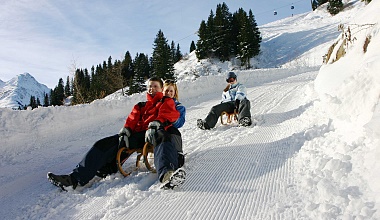 Joies de la luge au Tyrol