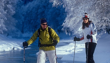 Randonnée d'hiver à l'air pur de la montagne