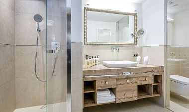 hotel-gridlon-pettneu-verwall-badezimmer