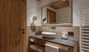 hotel-gridlon-pettneu-zimmer-badezimmer